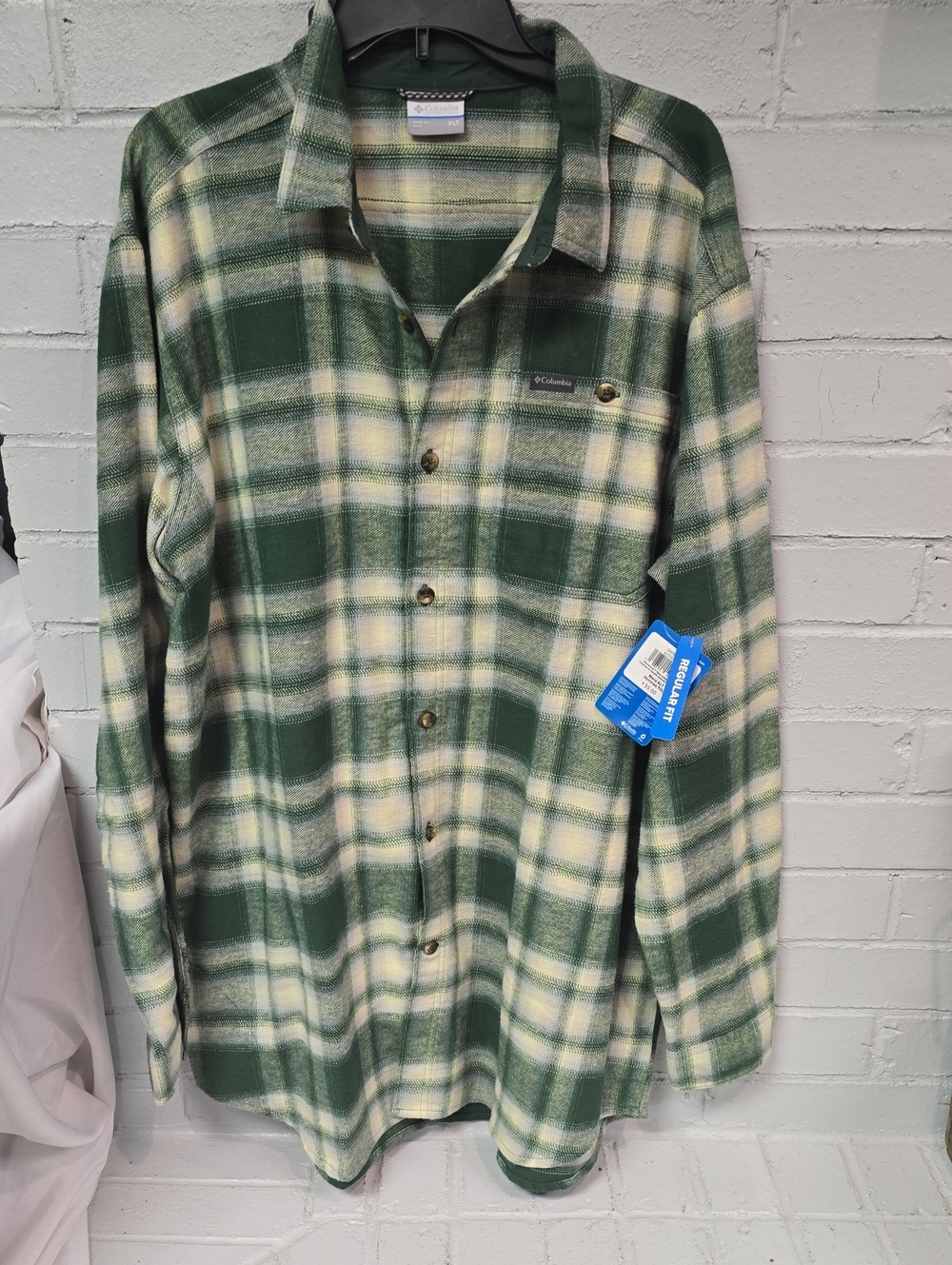 Columbia Mens Green & Cream Plaid Button-Front Shirt.  NWT.